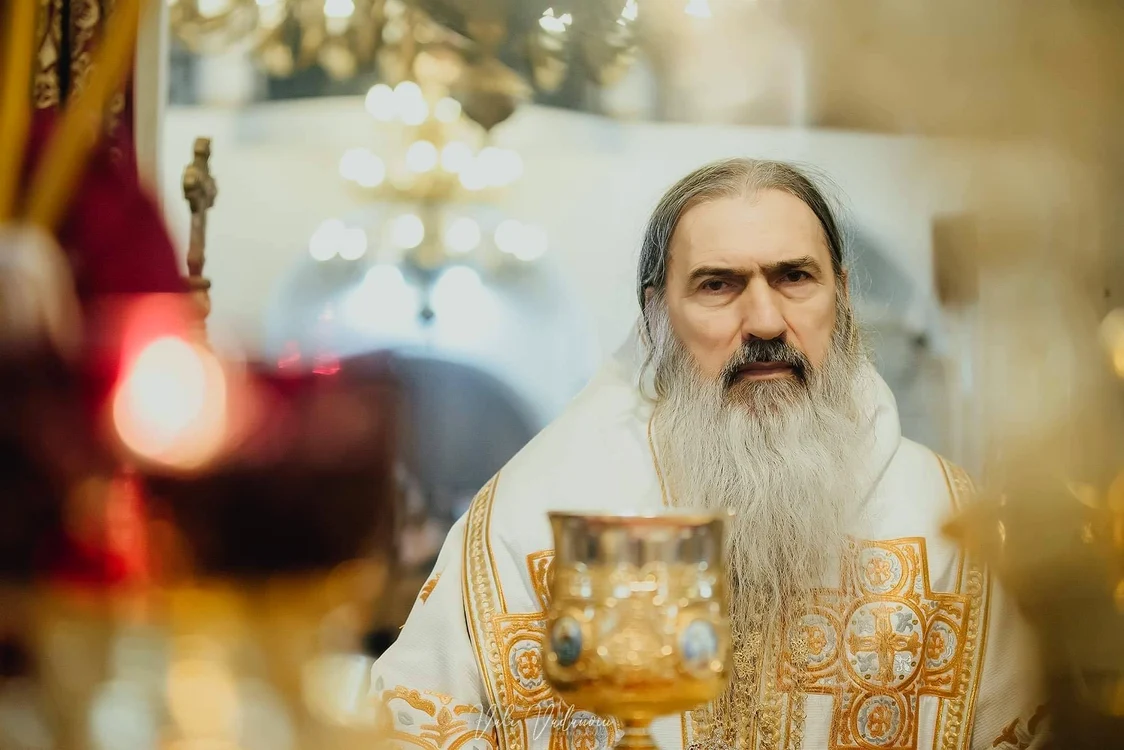 
    ÎPS Teodosie susține că ritualul botezului nu trebuie schimbatFoto: Facebook Arhiepiscopia Tomisului  