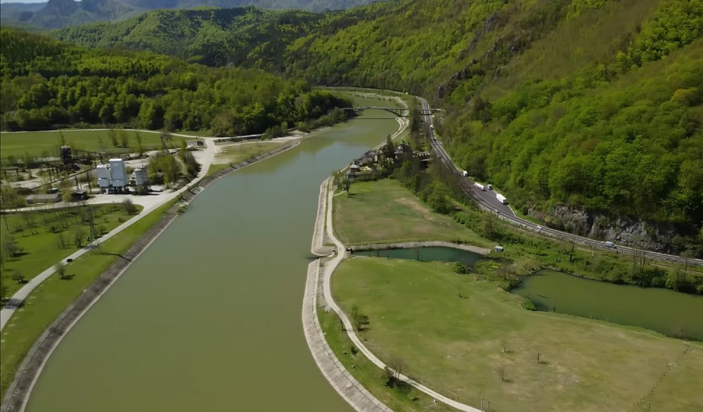 Turnul medieval rămas în calea hidrocentralelor din Defileul Oltului. Au fost plănuite de peste cinci decenii
