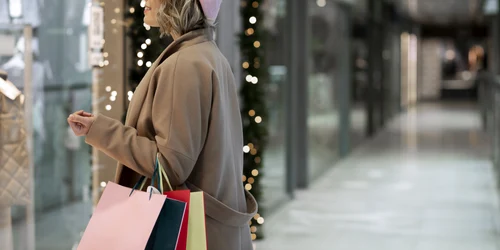 Cumparaturi de Craciun  Sursa Freepik com jpg