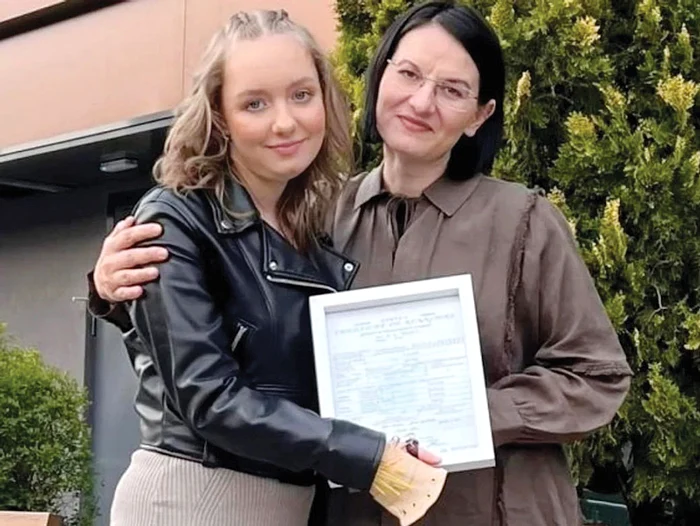 Copila Alexia Tudose, alături de medicul Sidonia Susanu. Foto: Facebook / Dr. Sidonia Susanu