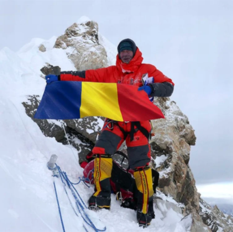 
    Șerpașii le sunt de mare ajutor alpiniștilor în ascensiunile din Himalaya  