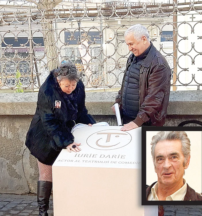Anca Pandrea a sărutat piatra lui Iurie Darie, sub ochii lui George Mihăiţă