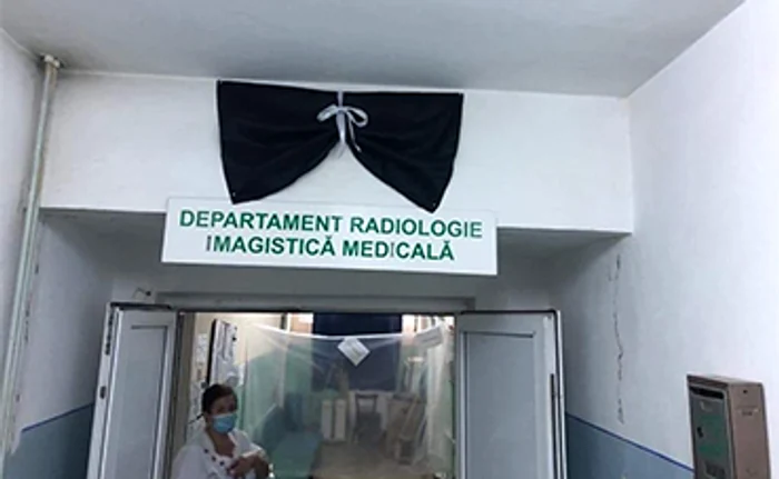 Doliu şi candele la Spitalul Municipal “Costache Nicolescu” din Drăgăşani