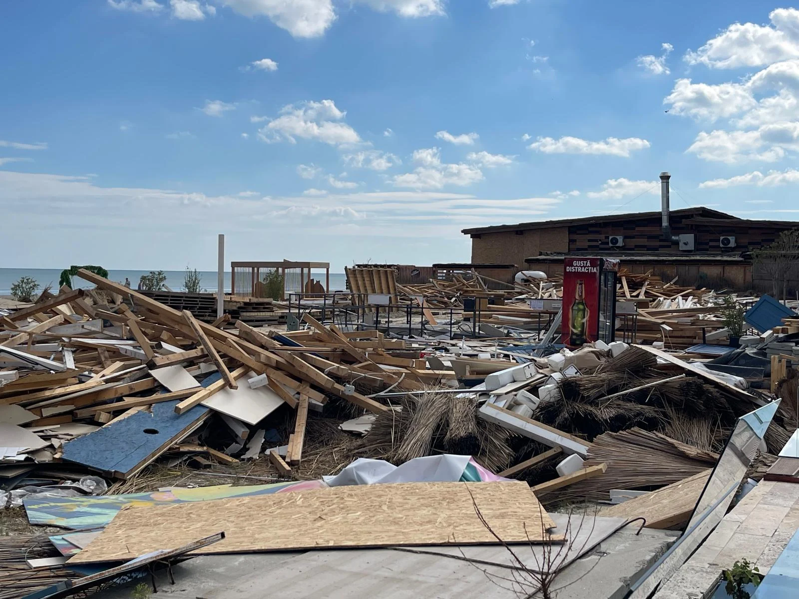 Contractele de închiriere pentru plaje nu mai sunt prelungite. Operatorii, nevoiți să demoleze structurile existente: „Totul se face pe repede-înainte”