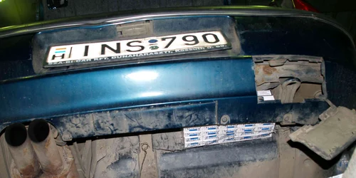 Un cetăţean maghiar şi-a „tunat“ maşina cu ţigări de contrabandă