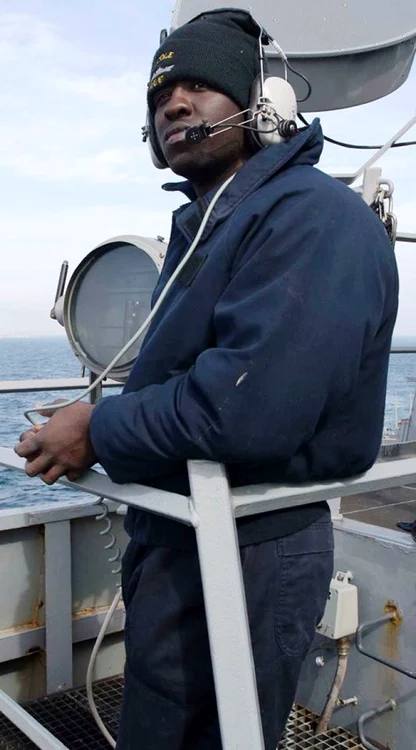 Militar american pe distrugătorul USS Cole Sursă foto navy.ro