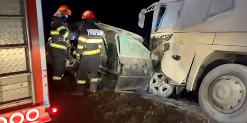 Accident grav între un autobuz și o mașină, în Iași.