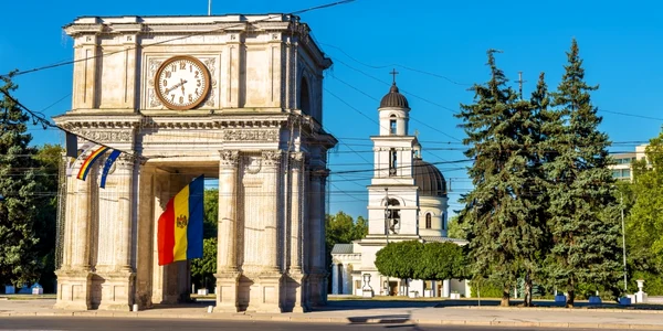 Arcul de Trimuf Republica Moldova steag FOTO Shutterstock
