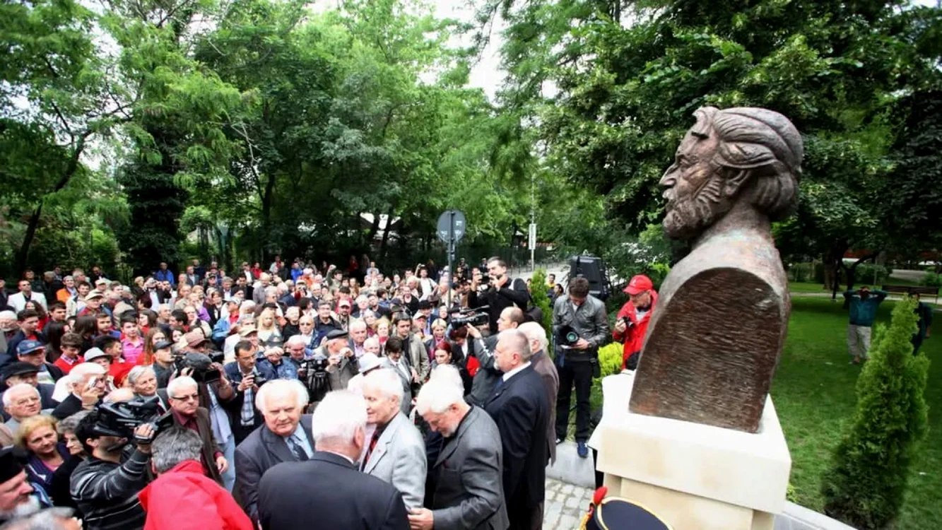 La inaugurarea bustului lui Adrian Păunescu, în Sectorul 2. FOTO: Facebook