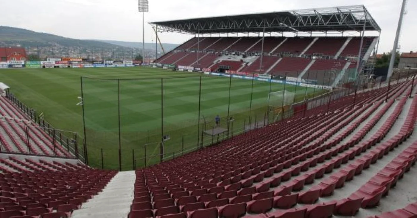 Stadionul din Gruia ar putea fi modernizat din bani publici.