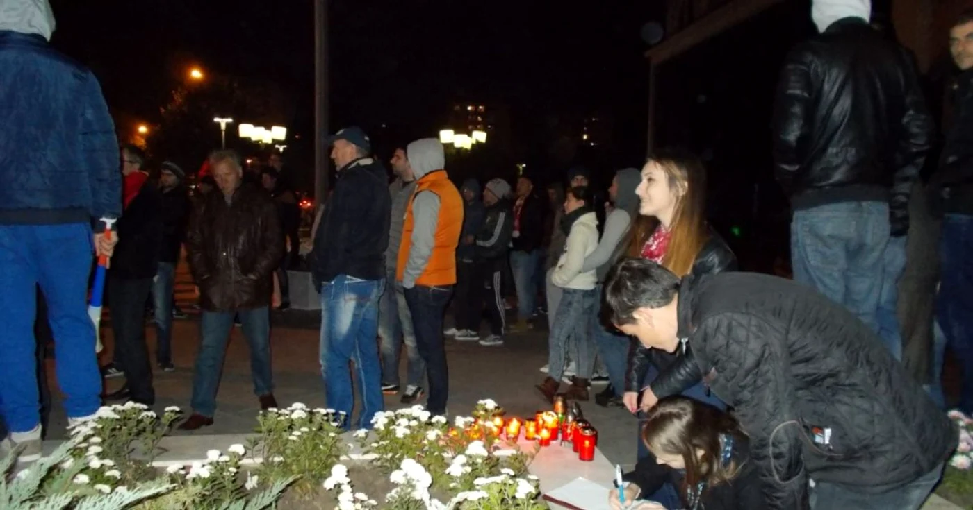 Protestatarii şi-au dat întâlnire astă-seară, la 20,00. Foto: Alina Mitran
