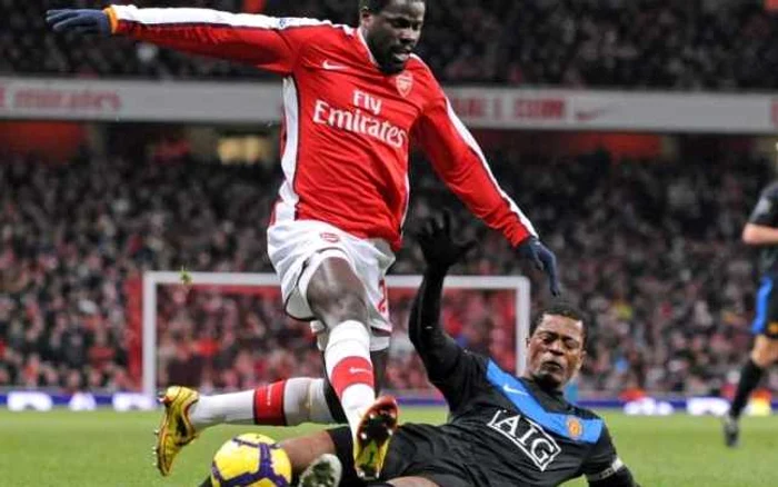 Emmanuel Eboue este aproape să joace în fotbalul italian