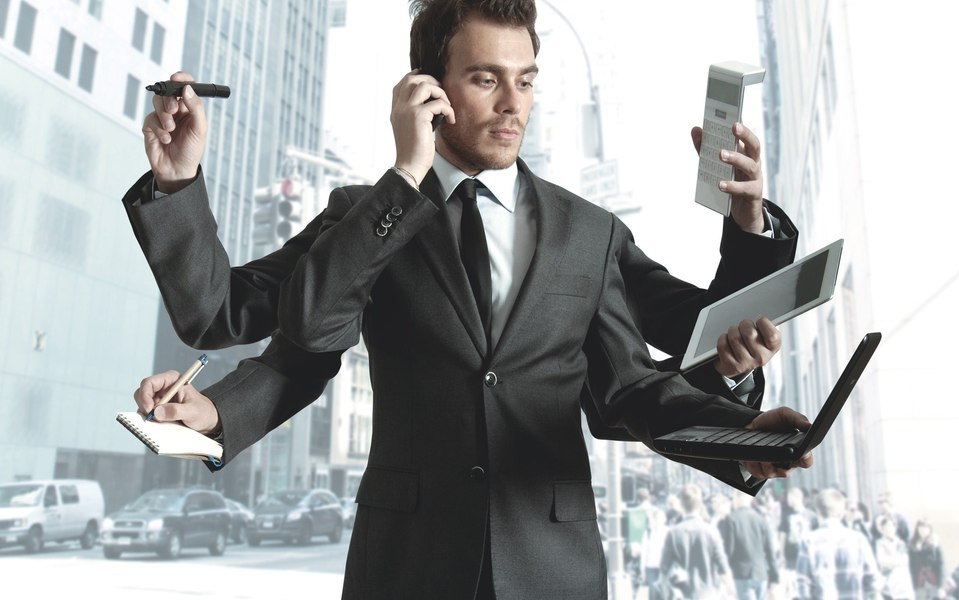 Experți: Impozitarea contractelor part-time stimulează „poligamia” profesională