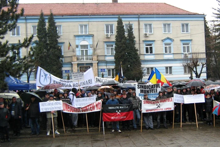 Mitingul minerilor din Valea Jiului. FOTO: gazetadedimineata.ro