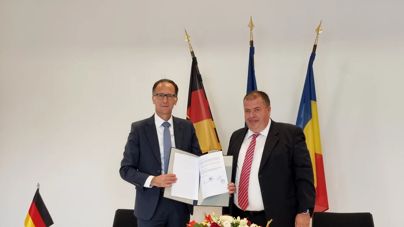 Ambasadorul Germaniei și directorul general al Fundației Saxonia au semnat contractul FOTO Facebook 