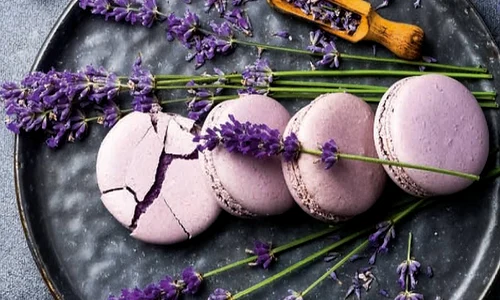 macarons cu aroma de lavanda jpg