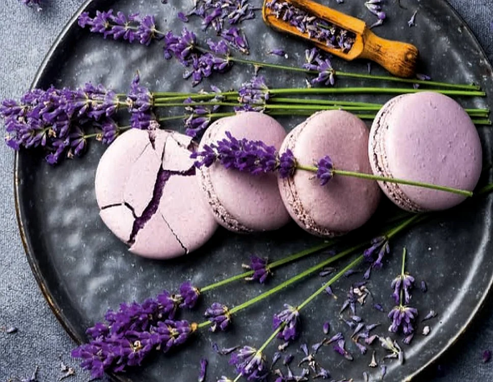 macarons cu aroma de lavanda jpg