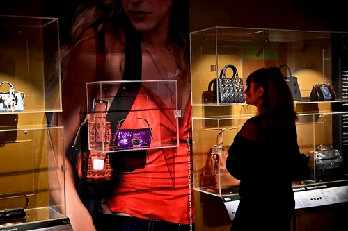 Fendi Baguette (geanta lui Carrie Bradshaw) 2 JPG