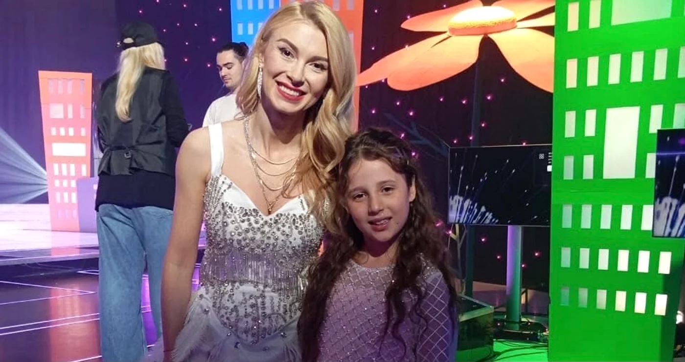 Andreea Bălan, în juriu la Vedeta familiei, la TVR foto: Facebook 