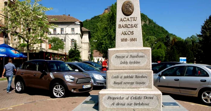 Monumentul lui Acaţiu Barcsay a deranjat o parte a devenilor. FOTO D.G. ADEVĂRUL.