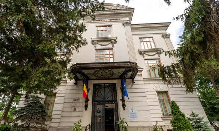 Biblioteca Județeană V A  Urechia jpg