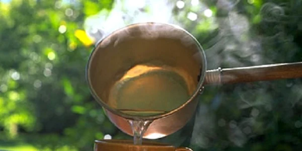 pahar cu apa calda 