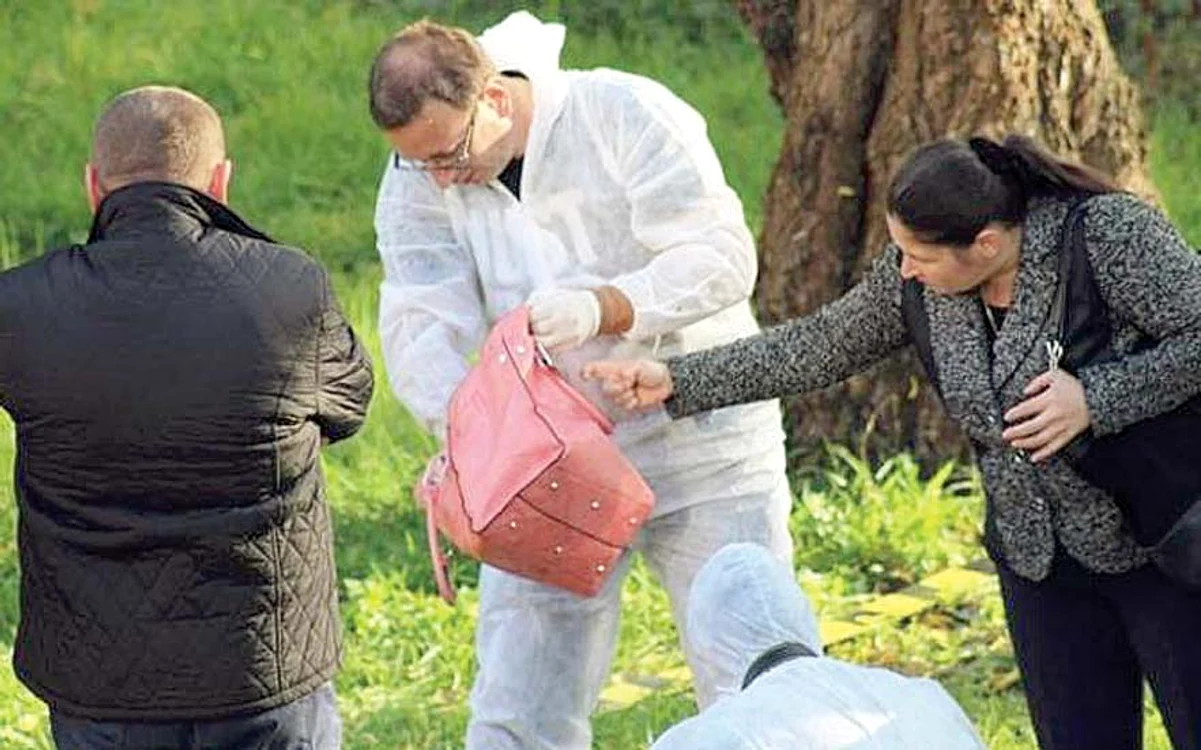 Criminaliştii au găsit la locul crimei  geanta femeii