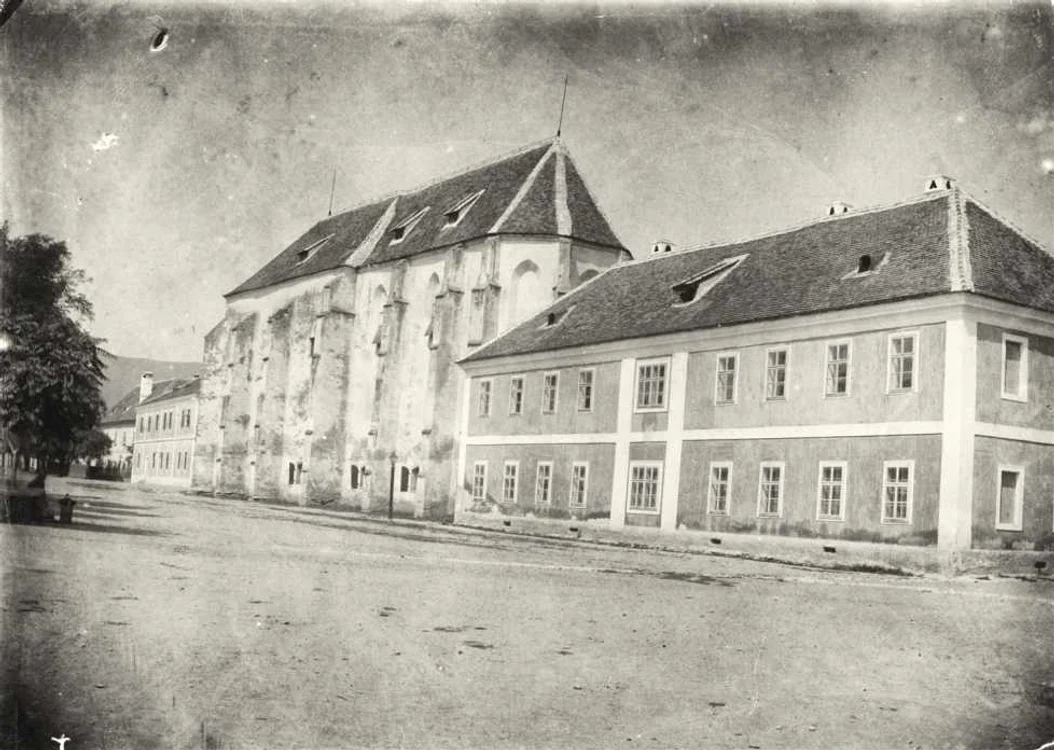 Biserica în anul 1890. În prezent acest loc se află sediul Universităţii. Sursa foto: edu.kindergraff.ro