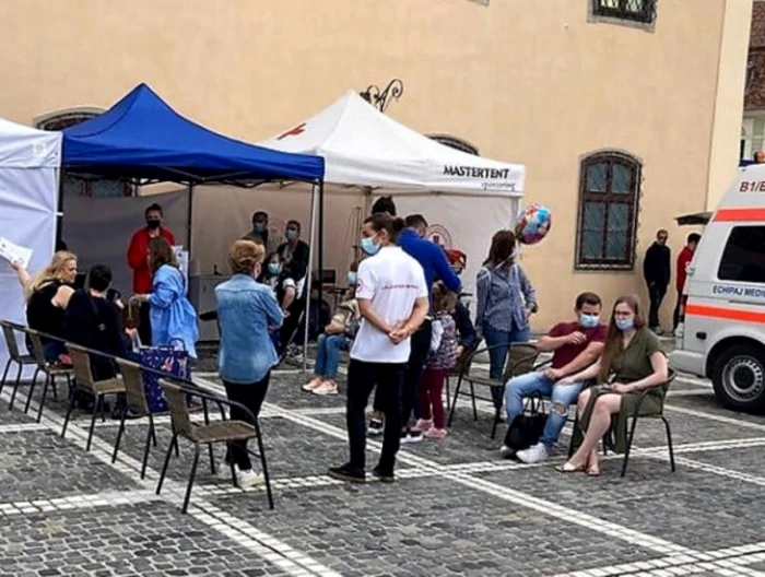 Vaccinare în Piaţa Sfatului din Braşov FOTO Ioan Buciumar