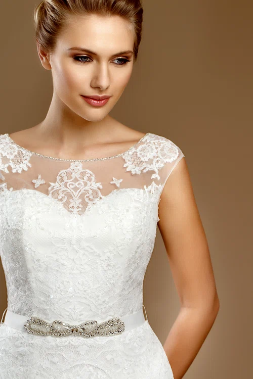 
    Tendinţele anului 2015 pentru rochiile de mireasă - accent pe croieli feminine şi rafinateFoto: athenaphilip.ro  