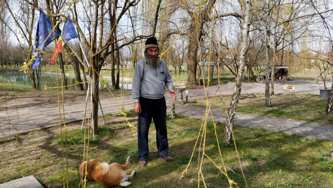 Bustul lui Nicolae Steinhard din grădina lui Ioan FOTO Ş.Both