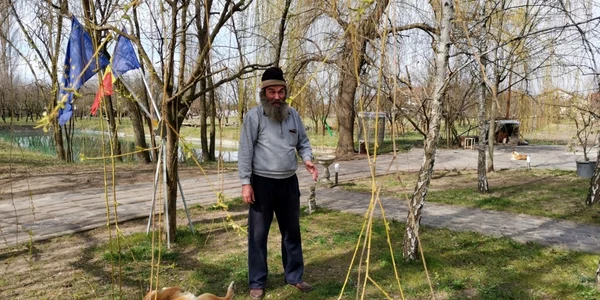 Bustul lui Nicolae Steinhard din grădina lui Ioan FOTO Ş.Both