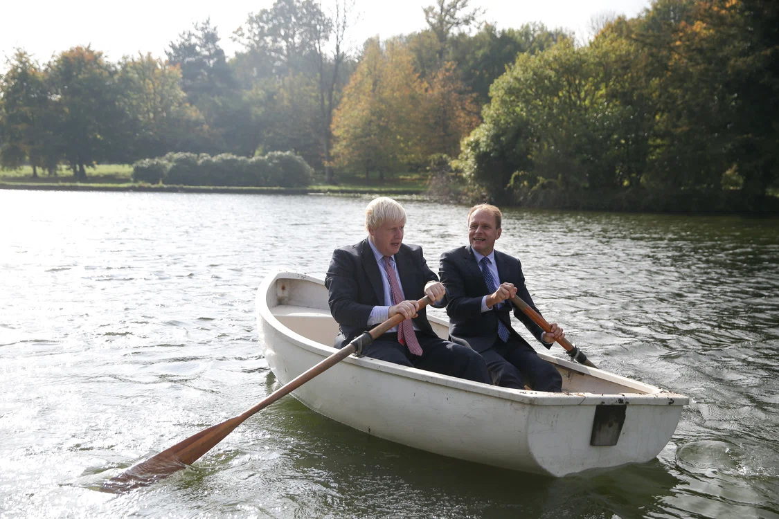 
    Boris Johnson şi omologul său ceh Ivo Sramek au dat la vâsle în tandem  