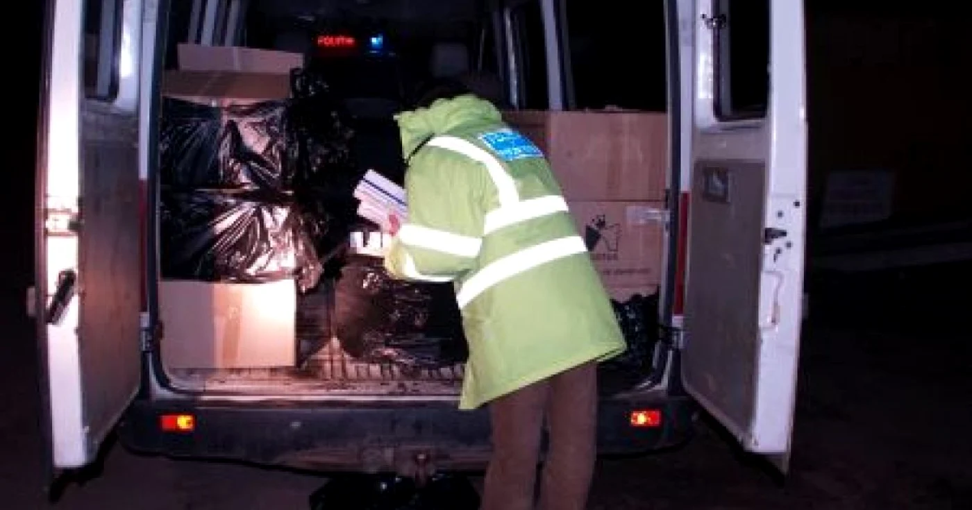 Ţigările şi autoturismul au fost ridicate în vederea confiscării.