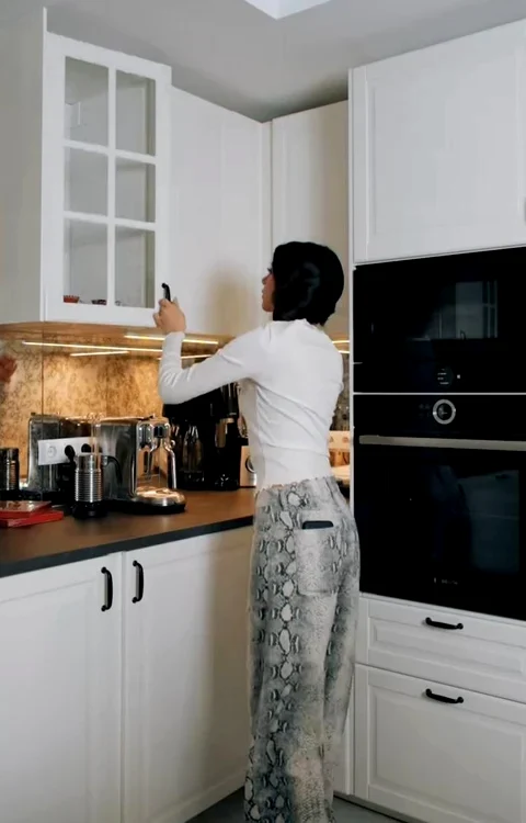 Iubita lui Selly în noul apartament / foto: captură Instagram 