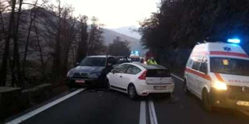 Valea Oltului blocata din cauza unui accident in care au fost raniti doi copii