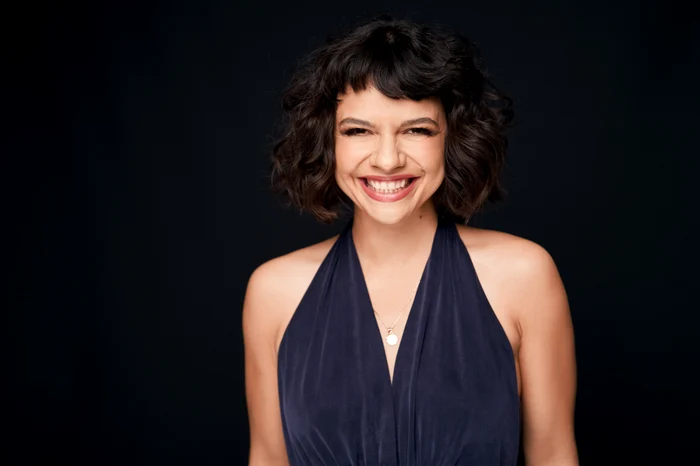 Teatrul Maidan, piesa de teatru 6 inimi 3 greseli, Madalina Craiu  FOTO Alex Galmeanu jpg