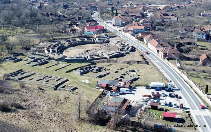 Amfiteatrul din Ulpia Traiana Sarmizegetusa. Foto: Daniel Guță