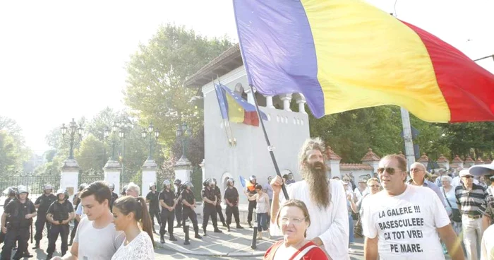 ”Mitingul spontan” organizat de Antena 3 a degenerat în violenţe FOTO Eduard Enea