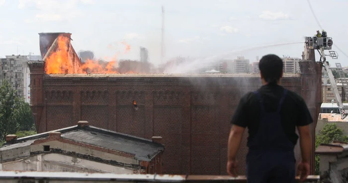 Un incendiu violent a izbucnit în Complexul Moara lui Assan