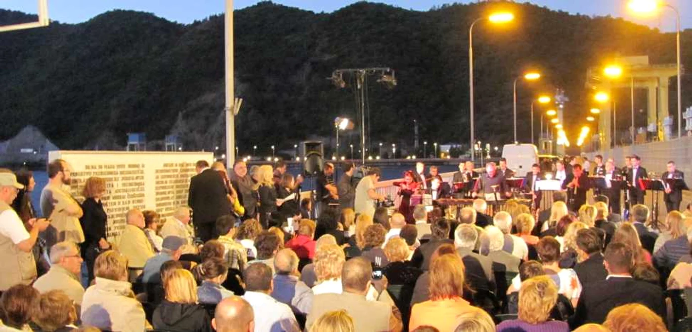 Concertul de pe podul de la Hidrocentrala Porţile de Fier I FOTO: Ştefan Both