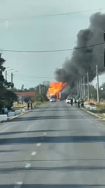 Două camioane și o mașină, cuprinse de flăcări în urma unui accident în Mehedinți