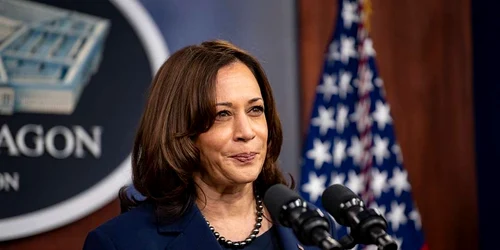 Kamala Harris (© Lisa Ferdinando / NARA & DVIDS Public Domain Archive)