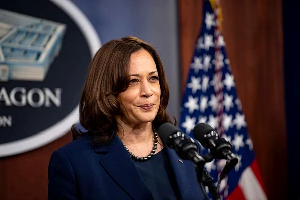 Kamala Harris (© Lisa Ferdinando / NARA & DVIDS Public Domain Archive)