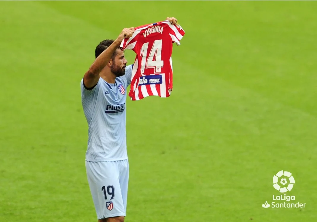 
    Diego Costa a arătat un tricou al lui Atletico Madrid pe spatele căruia era scris VirginiaFoto: Facebook/AtleticoMadrid  