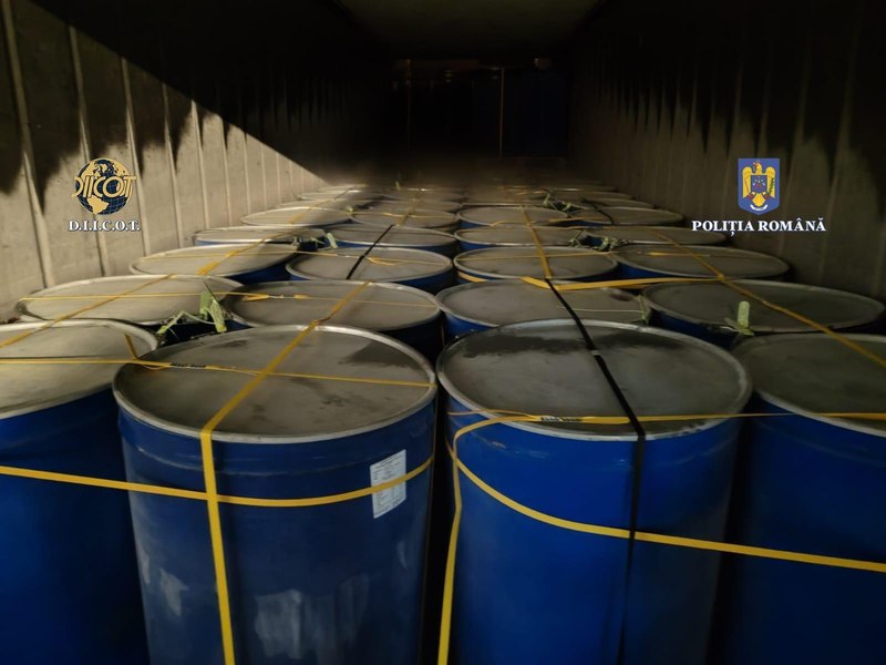 Captură record de cocaină în România, cu destinația Olanda. Drogurile, ascunse în containere cu fructe