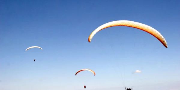 Concursul de parapante Sky Open 2022 la Braşov FOTO Digi 24
