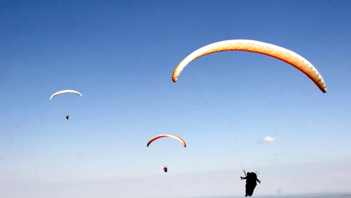 Concursul de parapante Sky Open 2022 la Braşov FOTO Digi 24
