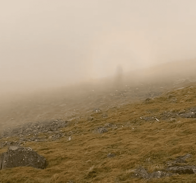 A crezut că vede o fantomă: un britanic a surprins spectaculosul „efect Gloria“ VIDEO