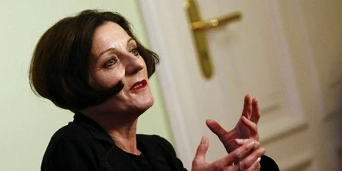 Scriitoarea Herta Muller, laureată a Premiului Nobel pentru Literatură în 2009, a fost „vândută” de România către RFG cu 8 000 de mărci, în 1987 jpeg